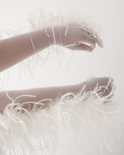 Guantes Plumas Tul Elástico Blanco - The Brightest Eyes