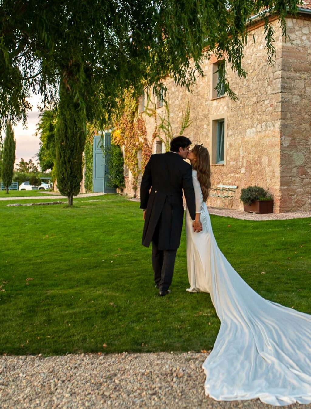 Instagram post from ysy.styleup. This post is in position 3.